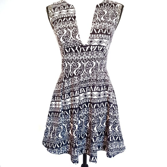 miami Dresses & Skirts - Tribal Print Deep V Sleeveless Pleated Skirt Jersey Mini Dress S